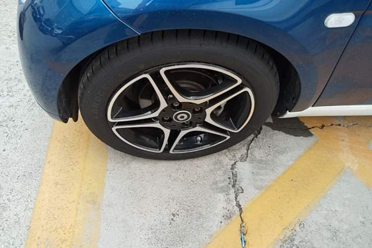 Used smart fortwo 2016 0.9T 66kW Hardtop Ultimate Edition Left Front Wheel Hub