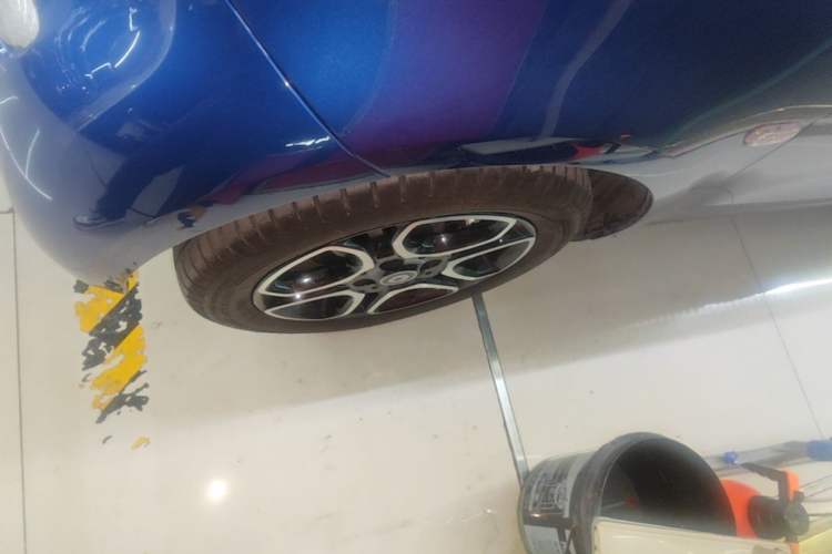 Used smart fortwo 2016 0.9T 66kW Hardtop Pioneer Edition Left Front Wheel Hub