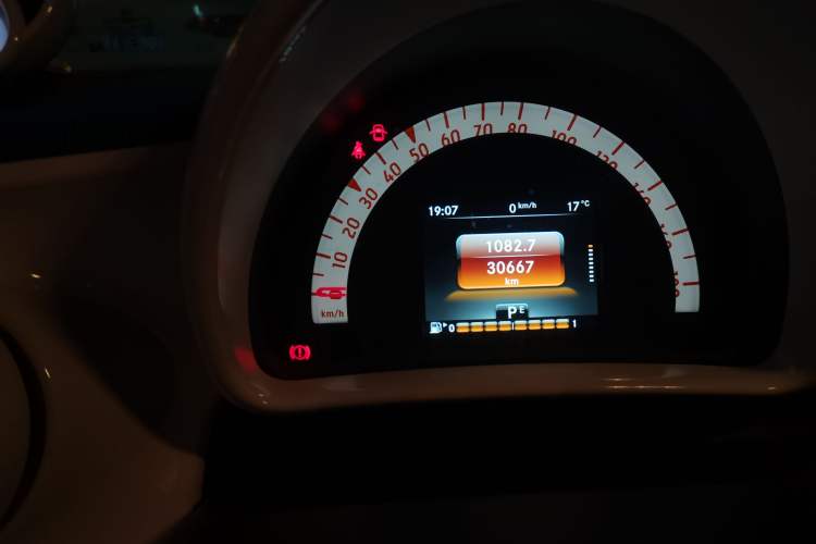 Used smart fortwo 2016 0.9T 66kW Convertible Ultimate Edition Odometer Close Up