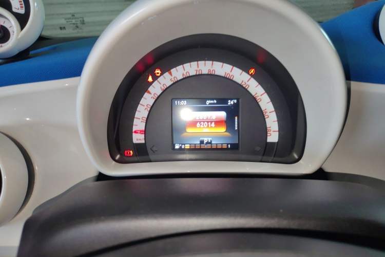 Used smart fortwo 2016 0.9T 66kW Hardtop Ultimate Edition Odometer Close Up