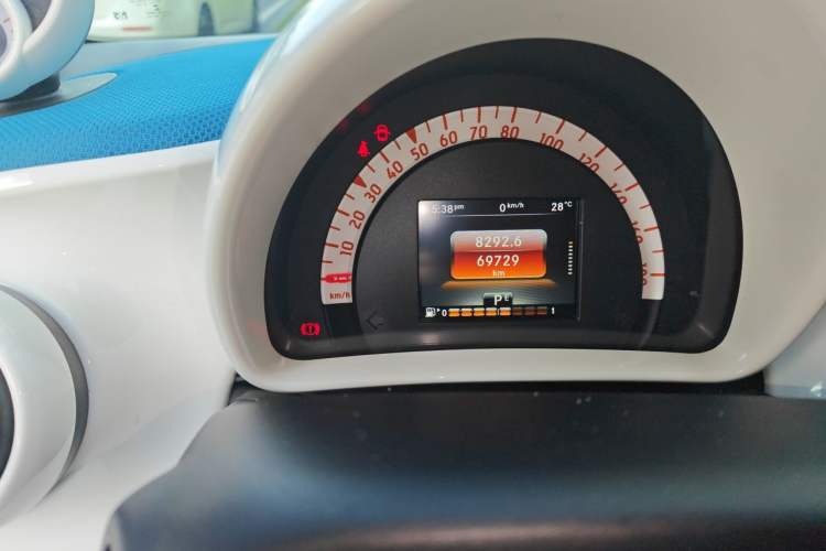 Used smart fortwo 2016 0.9T 66kW Hardtop Ultimate Edition Odometer Close Up