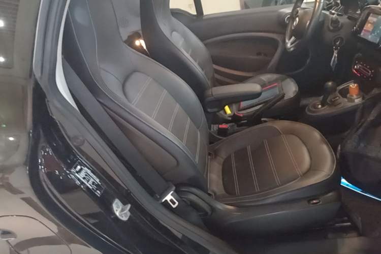 Used smart fortwo 2016 0.9T 66kW Hardtop Pioneer Edition Right Front Seat