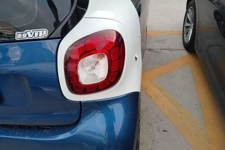 Used smart fortwo 2016 0.9T 66kW Hardtop Ultimate Edition Right Rear Taillight