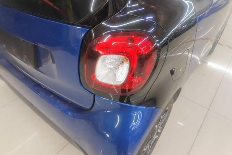 Used smart fortwo 2016 0.9T 66kW Hardtop Pioneer Edition Right Rear Taillight