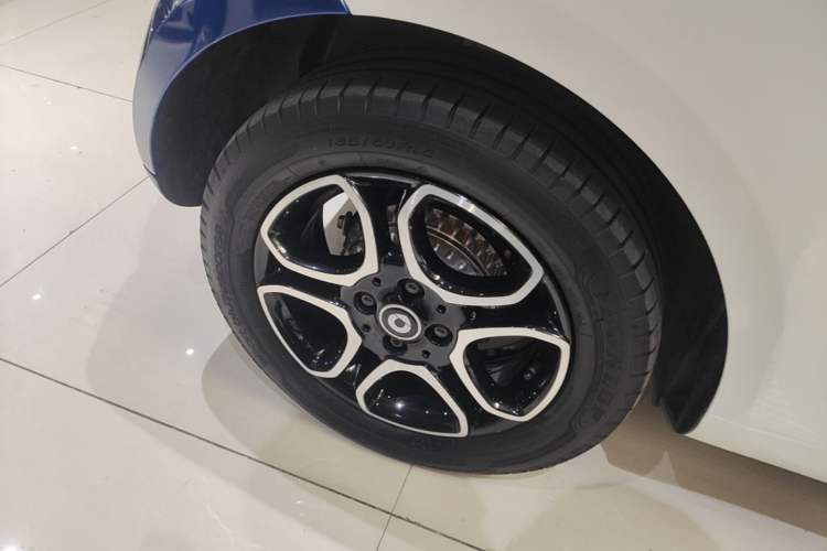 Used smart fortwo 2016 0.9T 66kW Hardtop Pioneer Edition Right Rear Wheel Hub