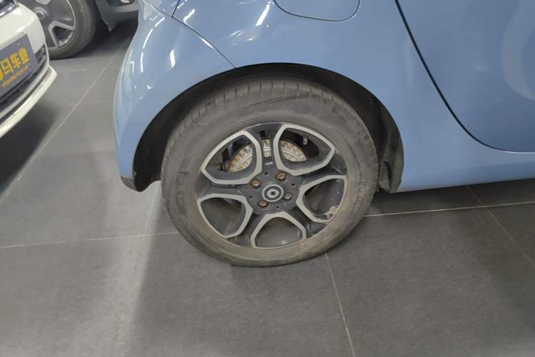 Used smart fortwo 2016 0.9T 66kW Hardtop Pioneer Edition Right Rear Wheel Hub