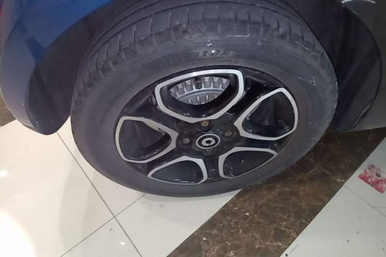 Used smart fortwo 2016 0.9T 66kW Hardtop Pioneer Edition Right Rear Wheel Hub