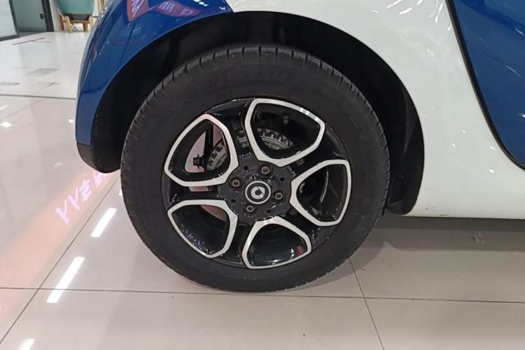 Used smart fortwo 2016 0.9T 66kW Hardtop Pioneer Edition Right Rear Wheel Hub
