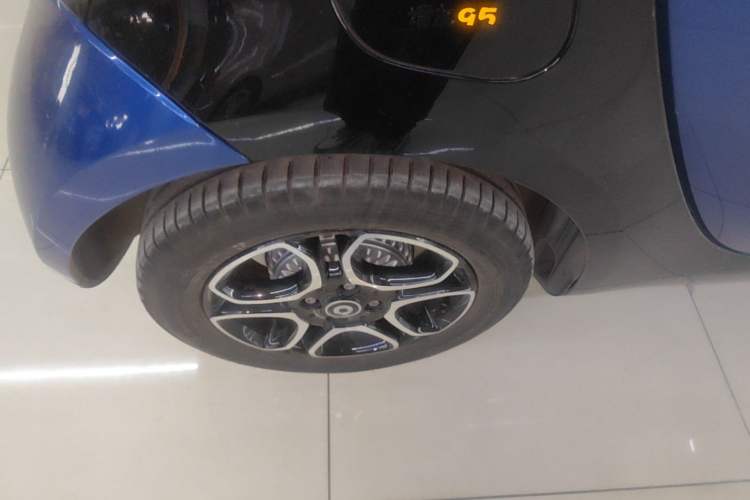 Used smart fortwo 2016 0.9T 66kW Hardtop Pioneer Edition Right Rear Wheel Hub