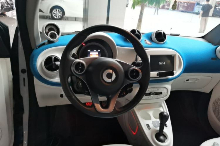 Used smart fortwo 2016 0.9T 66kW Hardtop Pioneer Edition Steering Wheel