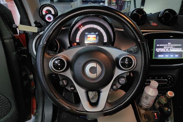 Used smart fortwo 2016 0.9T 66kW Hardtop Pioneer Edition Steering Wheel