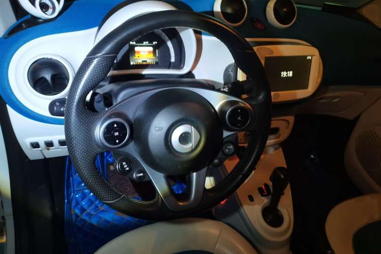 Used smart fortwo 2016 0.9T 66kW Convertible Ultimate Edition Steering Wheel