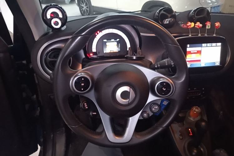 Used smart fortwo 2016 0.9T 66kW Hardtop Pioneer Edition Steering Wheel