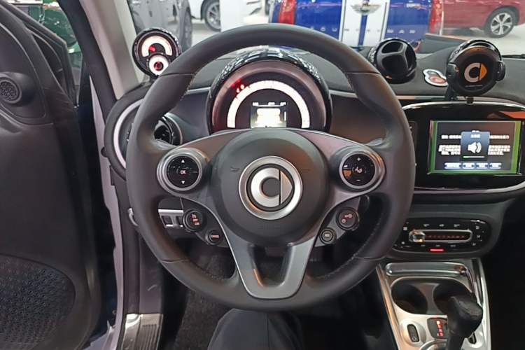 Used smart fortwo 2016 0.9T 66kW Hardtop Pioneer Edition Steering Wheel