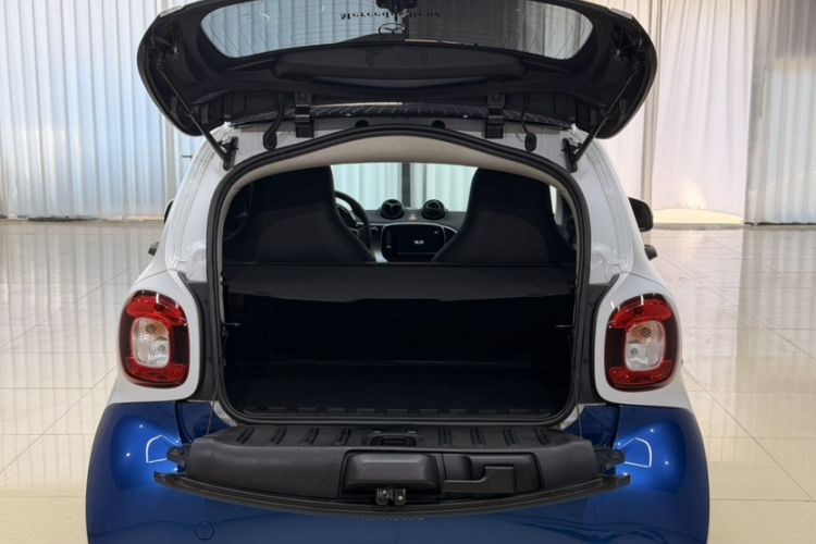 Used smart fortwo 2016 0.9T 66kW Hardtop Pioneer Edition Trunk