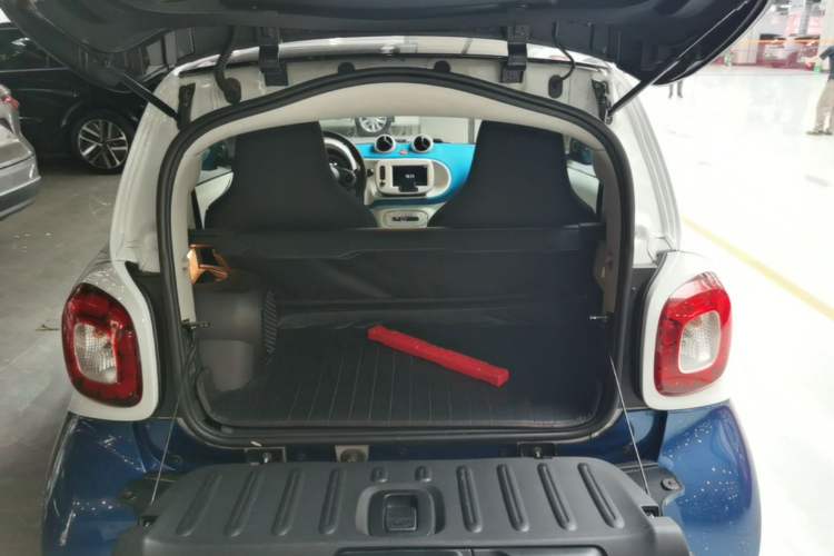 Used smart fortwo 2016 0.9T 66kW Hardtop Pioneer Edition Trunk
