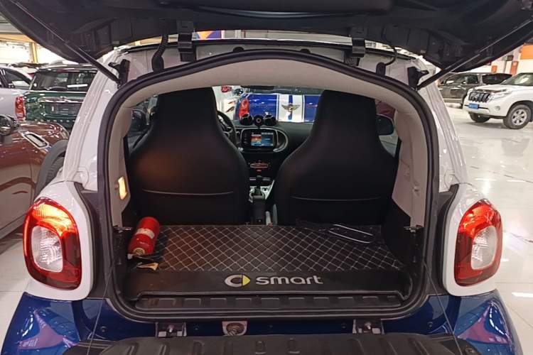 Used smart fortwo 2016 0.9T 66kW Hardtop Pioneer Edition Trunk