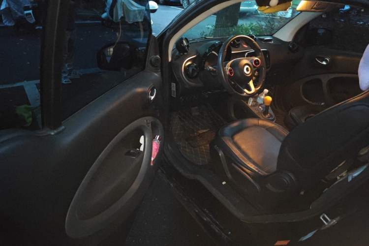 Used smart fortwo 2016 0.9T 66kW Hardtop Pioneer Edition Driver Seat