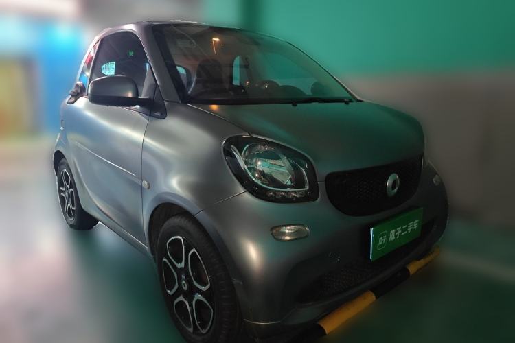 Used smart fortwo 2016 0.9T 66kW Hardtop Pioneer Edition Front Right 45 Deg