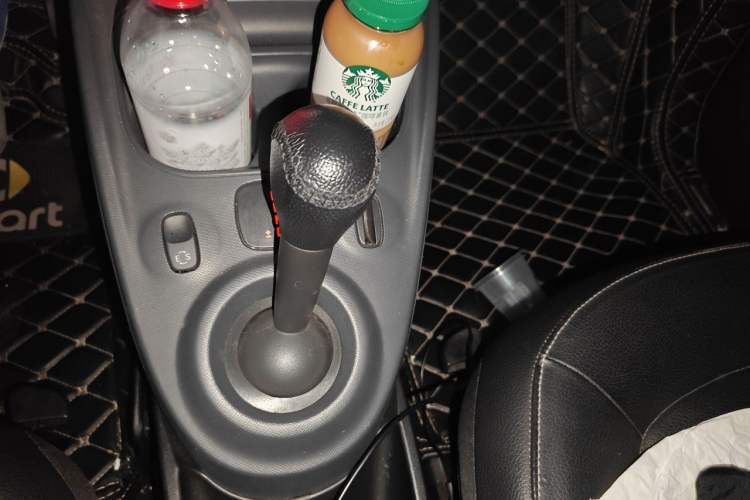 Used smart fortwo 2016 0.9T 66kW Hardtop Pioneer Edition Gear Lever
