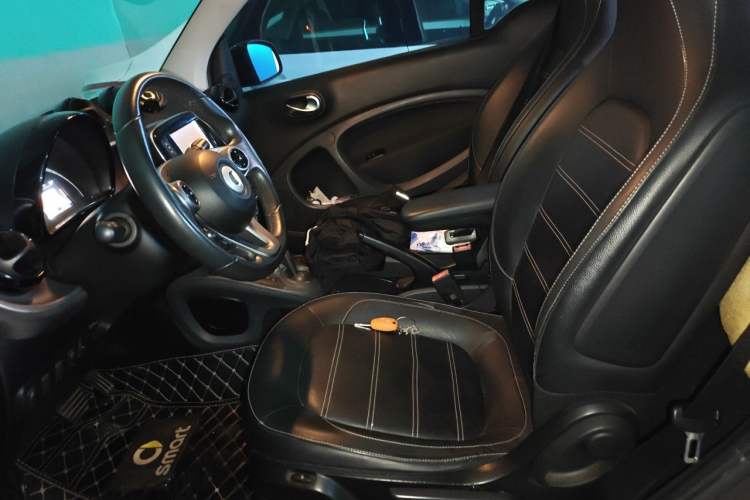Used smart fortwo 2016 0.9T 66kW Hardtop Pioneer Edition Left Front Seat
