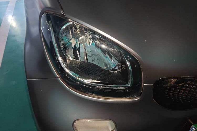 Used smart fortwo 2016 0.9T 66kW Hardtop Pioneer Edition Right Front Headlight