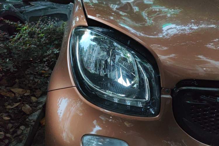 Used smart fortwo 2016 0.9T 66kW Hardtop Pioneer Edition Right Front Headlight