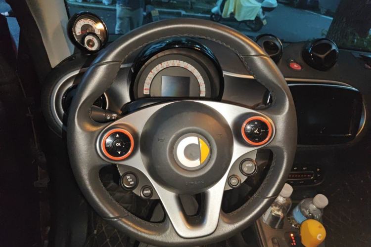 Used smart fortwo 2016 0.9T 66kW Hardtop Pioneer Edition Steering Wheel