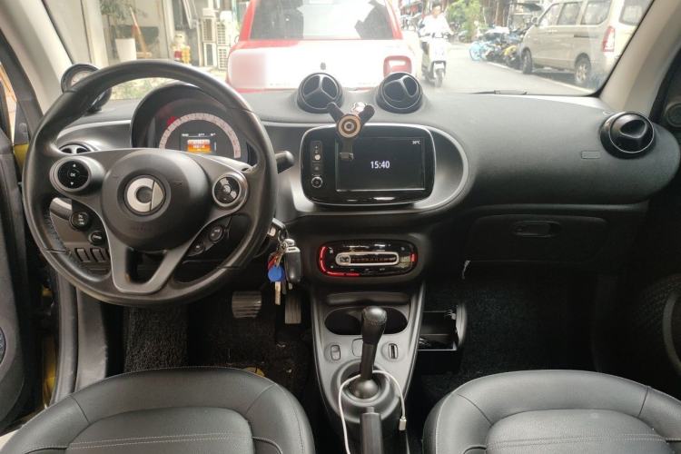 Used smart fortwo 2016 0.9T 66kW Hardtop Pioneer Edition Center Console