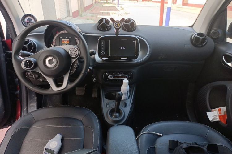 Used smart fortwo 2016 0.9T 66kW Hardtop Pioneer Edition Center Console