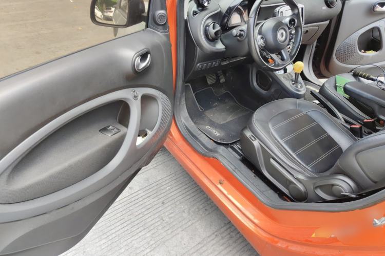 Used smart fortwo 2016 0.9T 66kW Hardtop Pioneer Edition Driver Seat