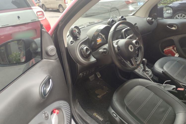 Used smart fortwo 2016 0.9T 66kW Hardtop Pioneer Edition Driver Seat