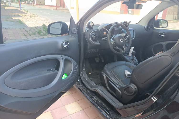 Used smart fortwo 2016 0.9T 66kW Hardtop Pioneer Edition Driver Seat
