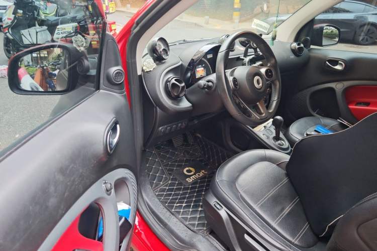 Used smart fortwo 2016 0.9T 66kW Hardtop Pioneer Edition Driver Seat