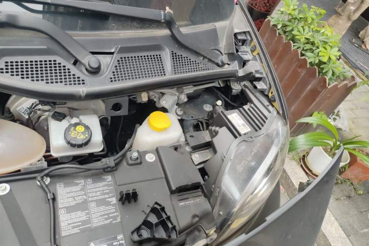 Used smart fortwo 2016 0.9T 66kW Hardtop Pioneer Edition Engine Bay Left