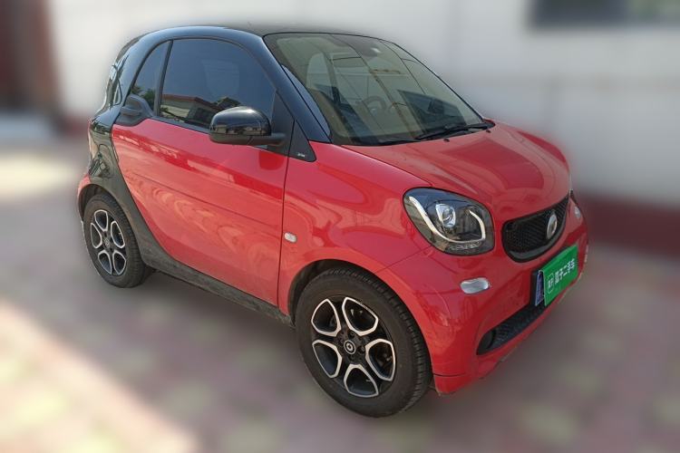 Used smart fortwo 2016 0.9T 66kW Hardtop Pioneer Edition Front Right 45 Deg
