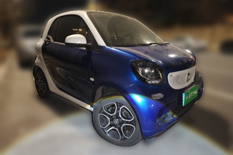 Used smart fortwo 2016 0.9T 66kW Hardtop Pioneer Edition Front Right 45 Deg