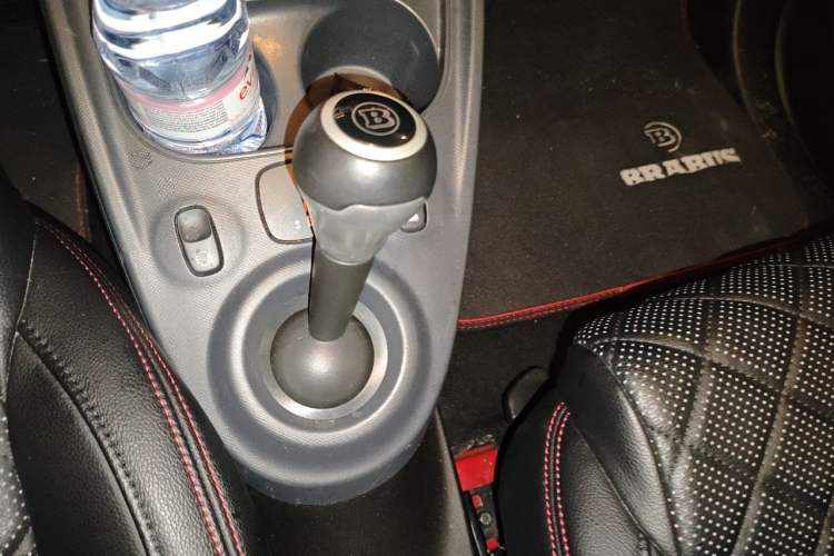 Used smart fortwo 2016 1.0L 52 kW Convertible Passion Edition Gear Lever