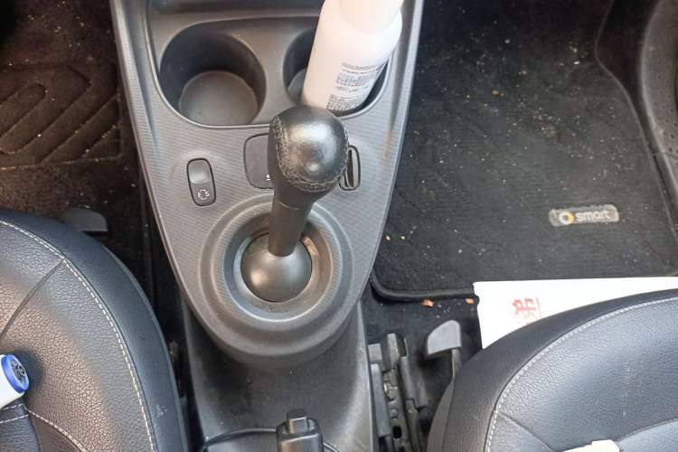 Used smart fortwo 2016 0.9T 66kW Hardtop Pioneer Edition Gear Lever