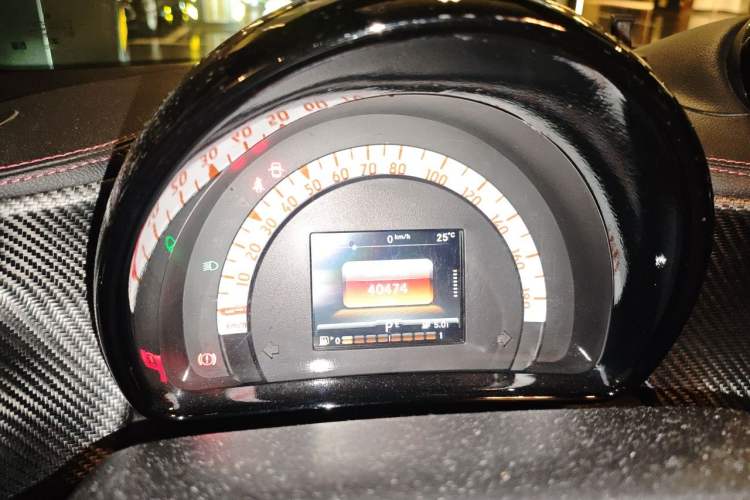 Used smart fortwo 2016 1.0L 52 kW Convertible Passion Edition Instrument Cluster
