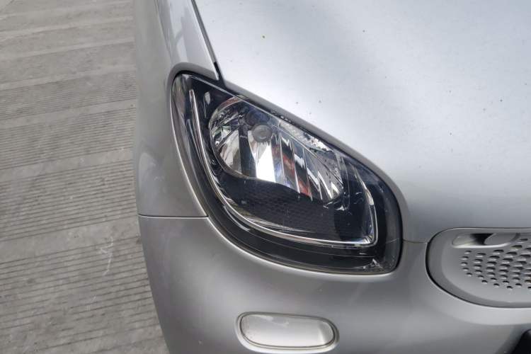 Used smart fortwo 2016 0.9T 66kW Hardtop Pioneer Edition Right Front Headlight