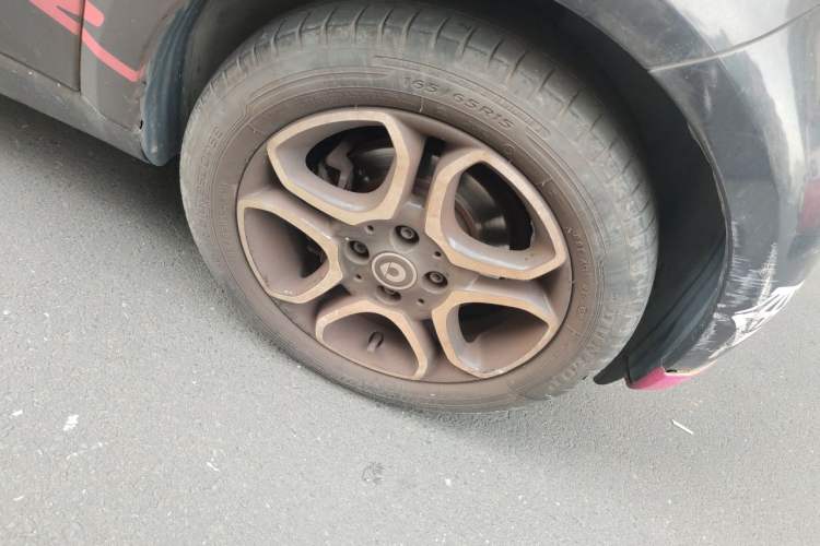 Used smart fortwo 2016 0.9T 66kW Hardtop Pioneer Edition Right Front Wheel Hub