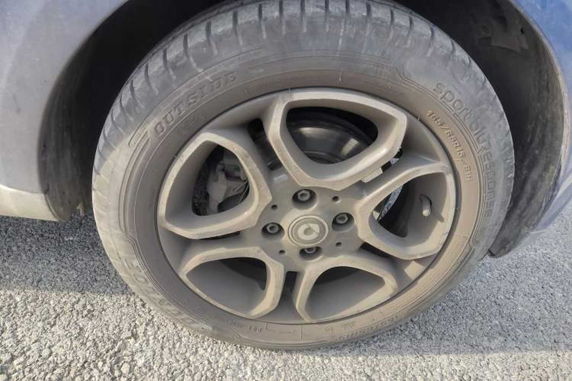Used smart fortwo 2016 0.9T 66kW Hardtop Pioneer Edition Right Front Wheel Hub