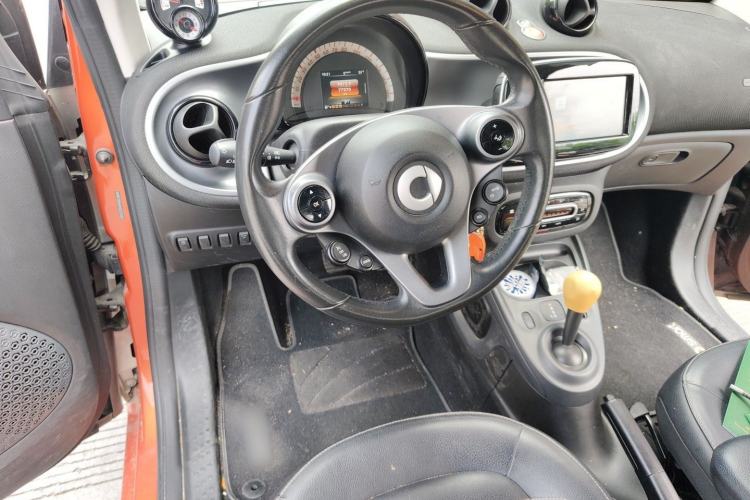 Used smart fortwo 2016 0.9T 66kW Hardtop Pioneer Edition Steering Wheel