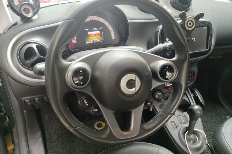 Used smart fortwo 2016 0.9T 66kW Hardtop Pioneer Edition Steering Wheel