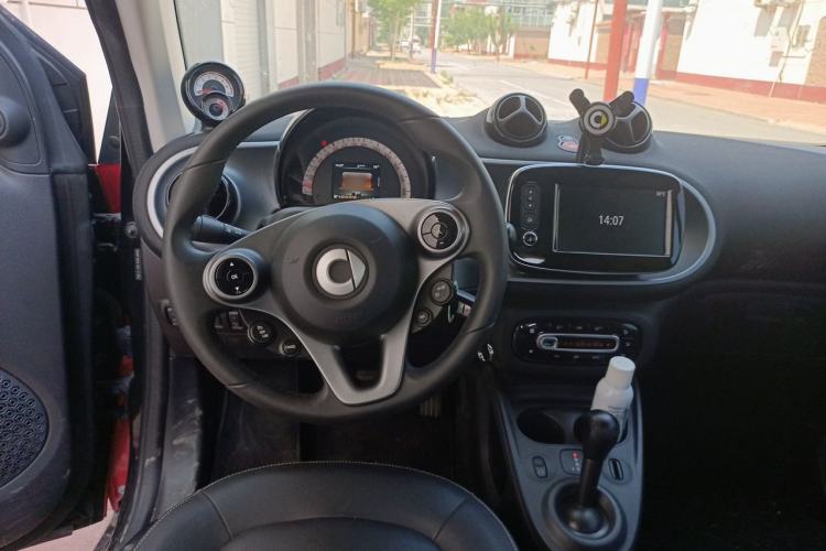 Used smart fortwo 2016 0.9T 66kW Hardtop Pioneer Edition Steering Wheel