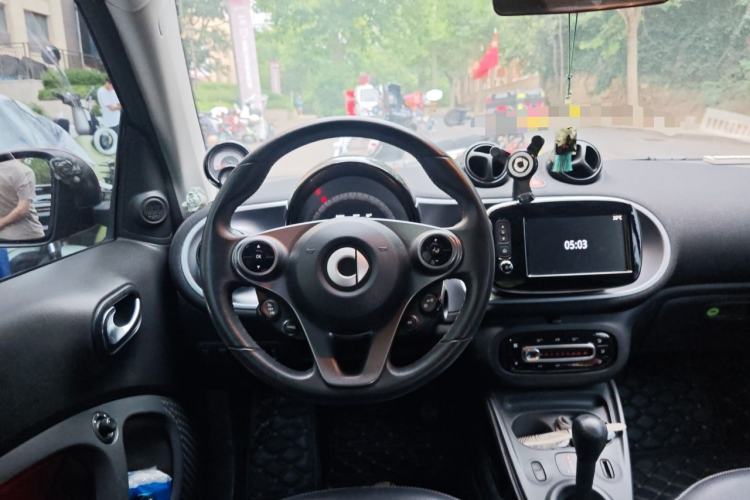 Used smart fortwo 2016 0.9T 66kW Hardtop Pioneer Edition Steering Wheel