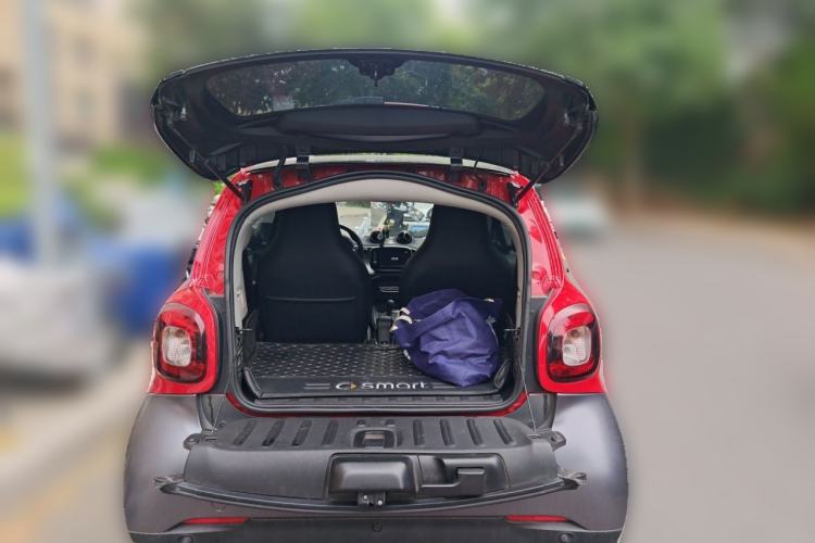 Used smart fortwo 2016 0.9T 66kW Hardtop Pioneer Edition Trunk