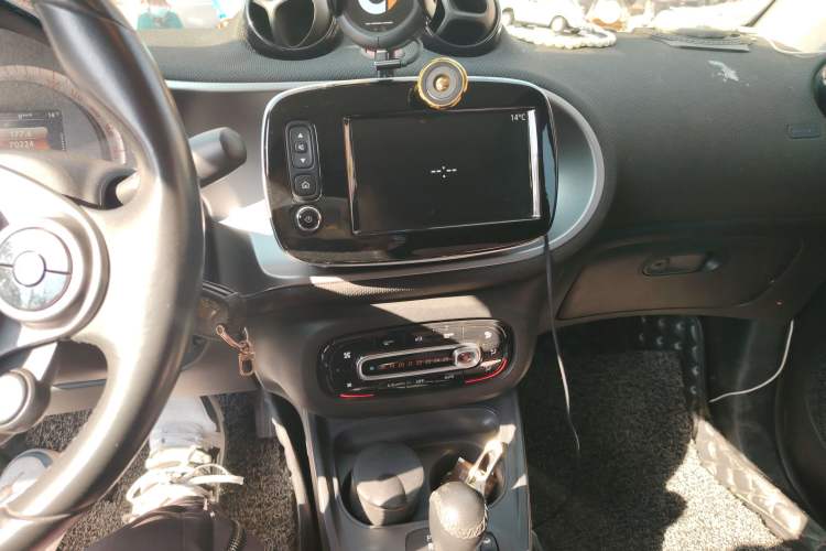 Used smart fortwo 2016 0.9T 66 kW Convertible Pioneer Edition Audio And AC Panel