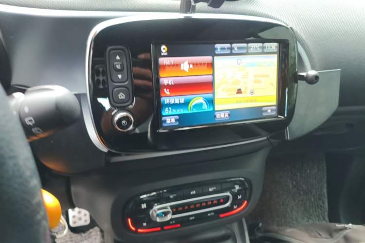 Used smart fortwo 2016 0.9T 66kW Hardtop Ultimate Edition Audio And AC Panel